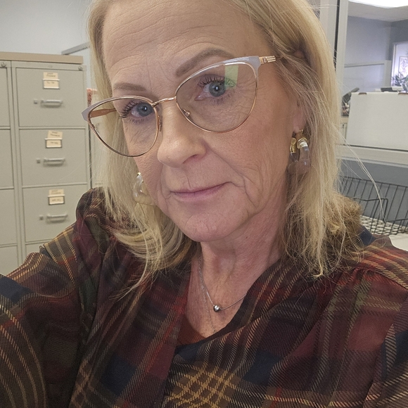 Meet your Posher, Cheryl - Picture 3 of 3